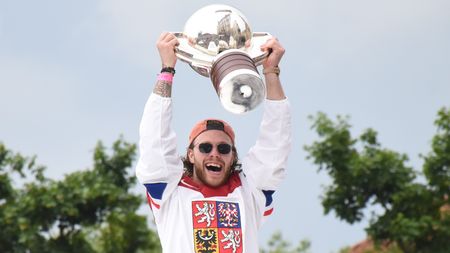 Žil v chudobě, přišel o tátu i syna: Krutý osud Davida Pastrňáka, hokejisty, kterého Češi milují